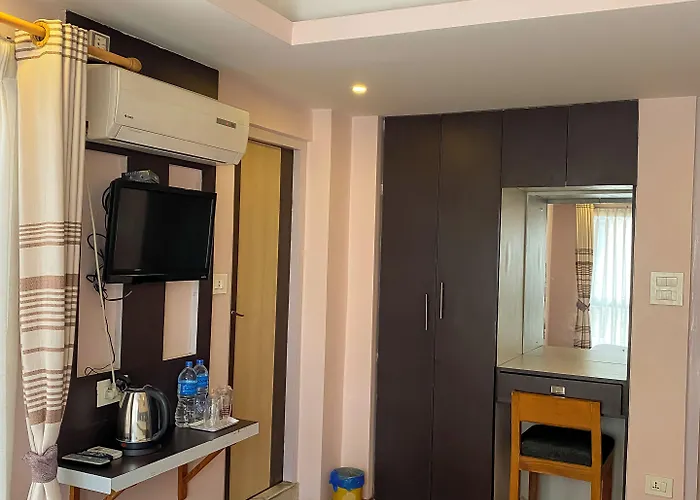 Lemon Tree Pvt. Ltd 3*